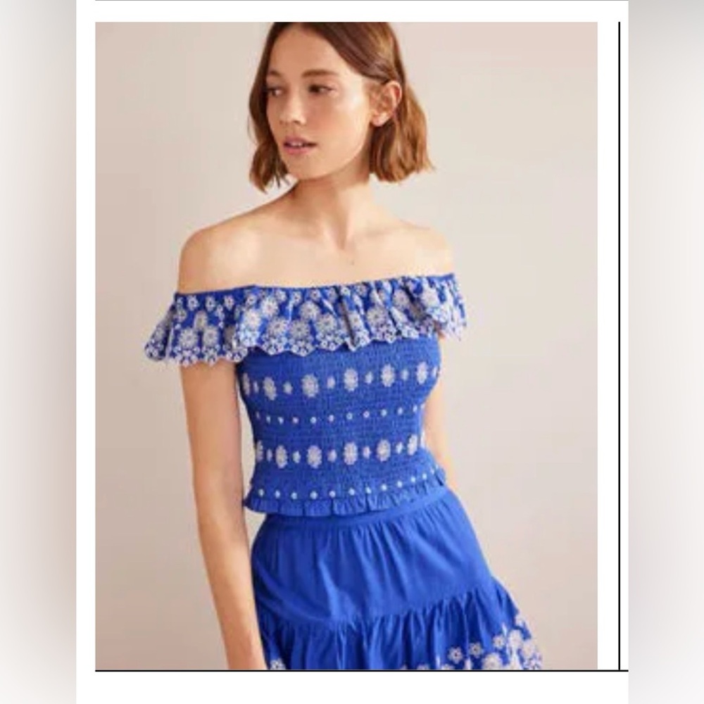 NWT Boden Off Shoulder Broderie Top
Size US 10
Smocked
Embroidered
Lace
Blue